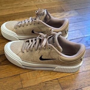 Nike Court Legacy Lift Size 10.5